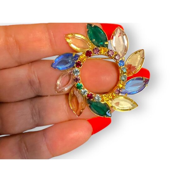 Vintage Multicolor Crystal Circle Brooch Cadmium Uranium Glass Glow 1 7/8” - Picture 7 of 10